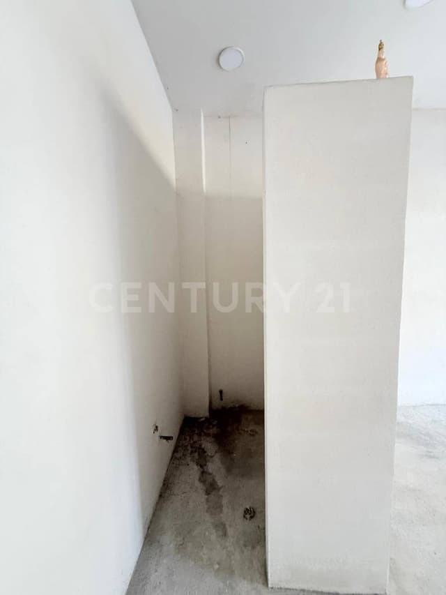 SE RENTAN LOCALES COM ERCIALES