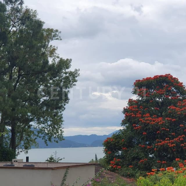 CASA EN RENTA EN CONDOMINIO COPORITO, VALLE DE BRAVO