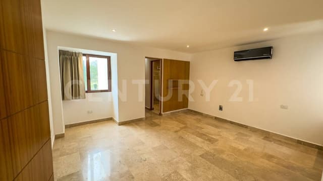 Casa en Venta de 4 Habitaciones y paneles Solares . Col. México, Merida Yucata.