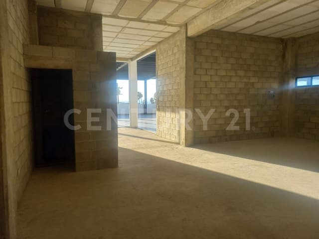 LOCAL CON TERRAZA EN RENTA