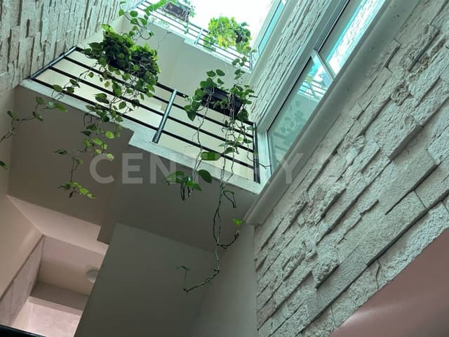 Casa en venta con dos departamentos en Lomas Estrella, Iztapalapa