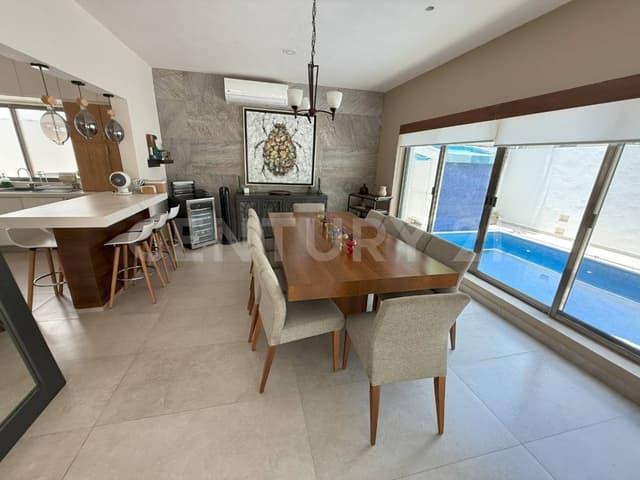 Casa con Alberca en Venta en Residencial Cumbres Cancun Q. Roo SVM0925