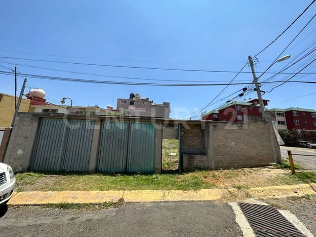 Venta de Terreno en ESQUINA en Villas de la Hacienda Atizapán