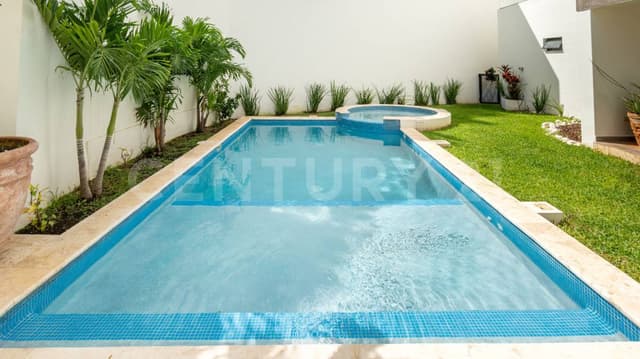 Residencia de Lujo en Bosques de Bambú | 5 Recámaras | 465 m² | Paneles Solares