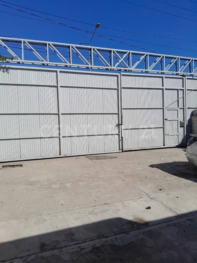 RAV-1225 VENTA DE PROPIEDAD CON 3 DEPARTAMENTOS