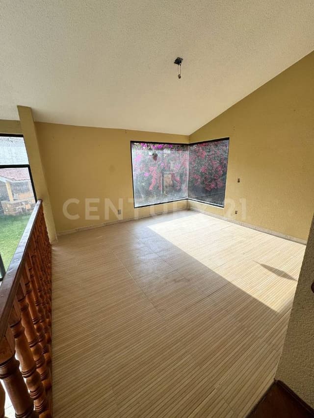 HERMOSA CASA AMPLIA CON JARDIN EN CUATITLAN IZCALLI