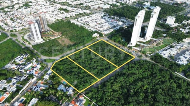 Terreno Comercial en Venta en Altabrisa, Mérida, Yucatán