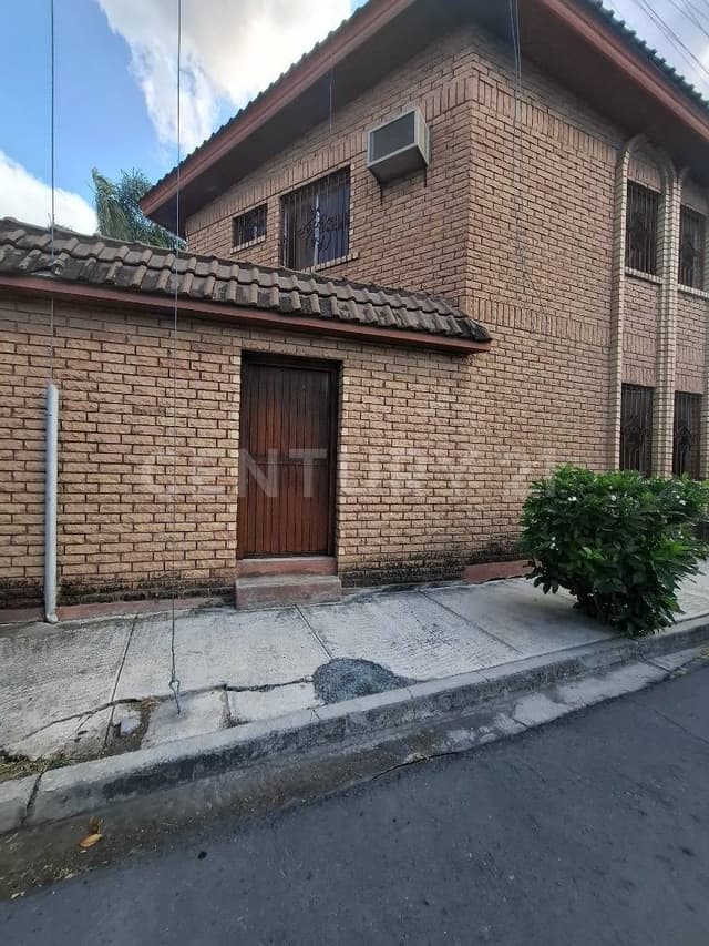 CASA EN VENTA EN COL. JARDIN ESPAÑOL EN MONTERREY