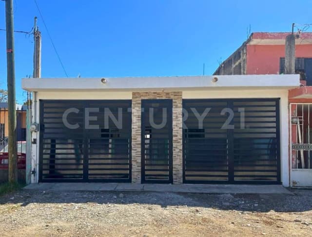 CASA EN RENTA EN DORADOS DE VILLA, MAZATLÁN, SINALOA.