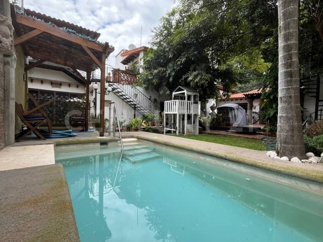 CASA EN ACAPATZINGO, CUERNAVACA A 10 MINUTOS DEL CENTRO