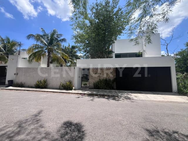 Residencia en Venta en Privada San José, Cholul, Mérida