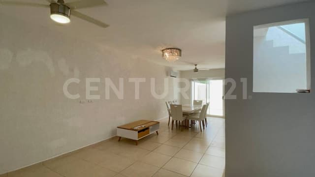Venta de casa en esquina Jardines del sur 4, Cancún, Q. Roo DH2025