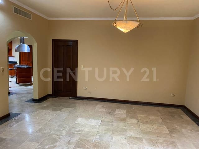 Casa en Venta en Cumbres 2do Sector, Monterrey, Nuevo León.
