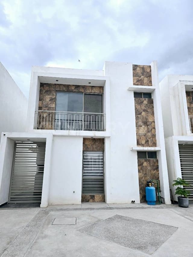 SE VENDE CASA VIÑEDOS