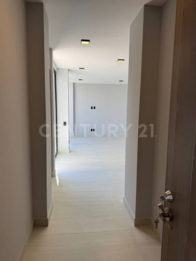 En 4To piso, con terraza propia, a una calle de parque Nápoles