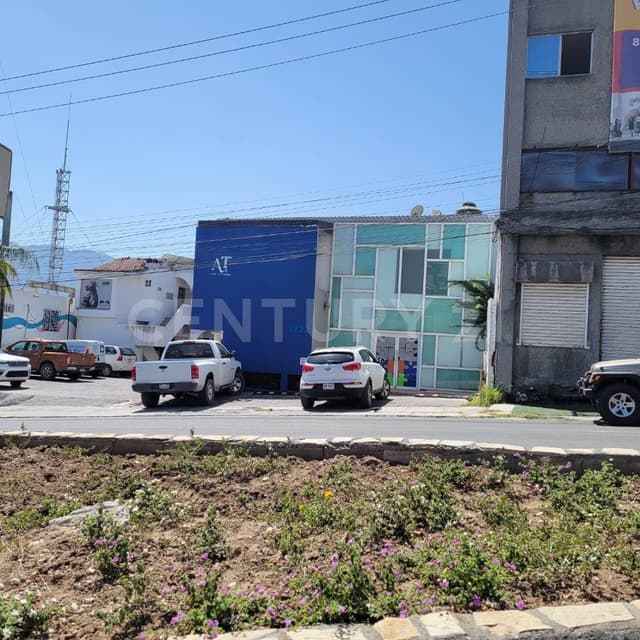 LOCAL EN RENTA EN COL. COLINAS DE SAN JERONIMO EN MONTERREY