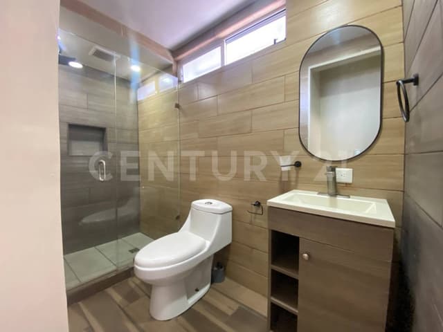 Departamento de 2 niveles en Renta