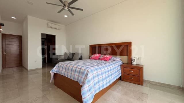 CASA EN VENTA CON ALBERCA EN BURGOS CUERNAVACA