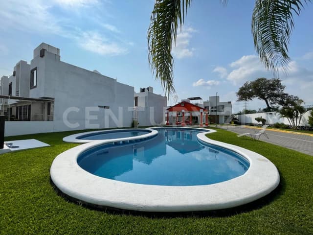 Casa en condominio de 3 recámaras con alberca y vigilancia las 24 horas