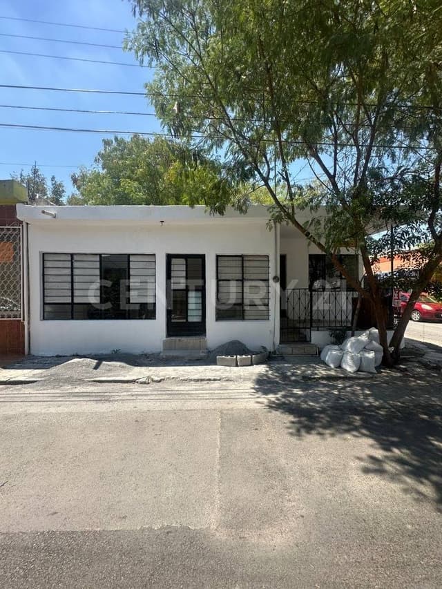 CASA EN VENTA EN COL. UNIDAD MODELO EN MONTERREY