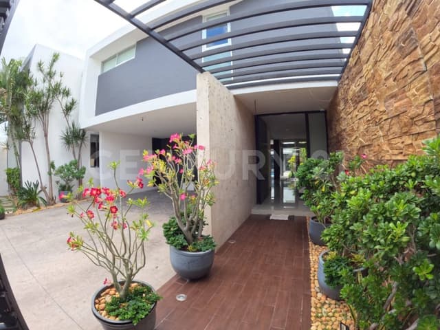 Casa en Altabrisa, Mérida – Venta o Renta – Ubicación Premium y Confort Moderno