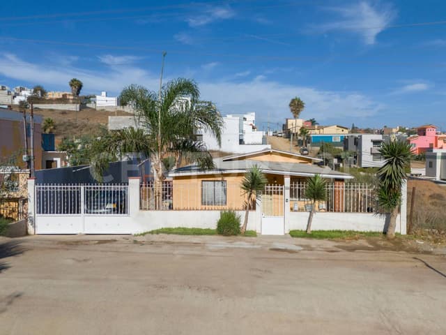 Casa con Depto. en Venta en Fracc. Pedregal Playitas, Ensenada, Baja California