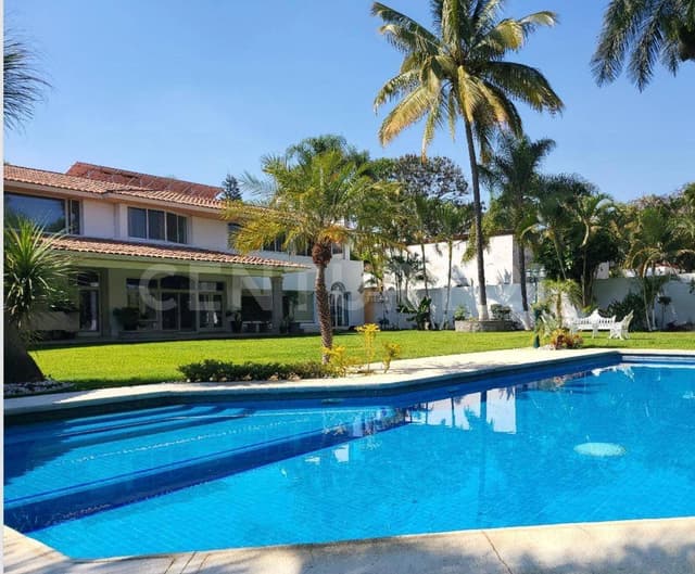 VENTA DE CASA EN CLUB DE GOLF TABACHINES UBICADA FRENTE AL FAIRWAY HOYO 11.