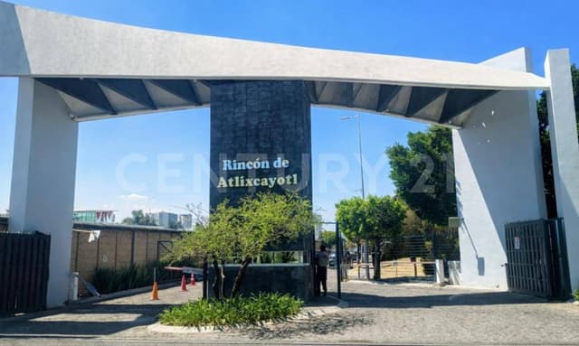 VENTA AMPLIO TERRENO UBICADO EN FRACCIONAMIENTO RINCÓN DE ATLIXCAYOTL,PUEBLA
