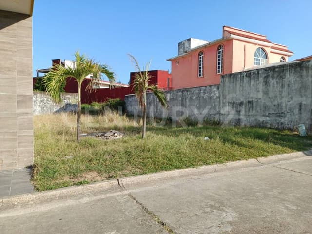 SE VENDE TERRENO EN EL FRACCIONAMIENTO PARAISO EN COATZACOALCOS, VER