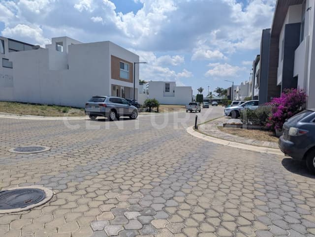 LOTE EN VENTA EN PARQUE MICHOACAN, ZONA CASCATA LOMAS DE ANGELOPOLIS.