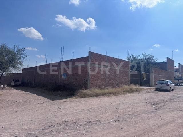 Terreno bardeado en venta en El Relicario