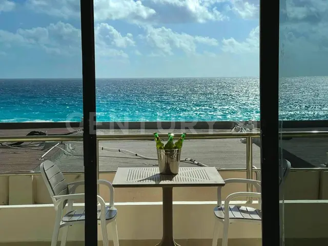 Departamento en venta FRENTE AL MAR en Cancun OFC2526