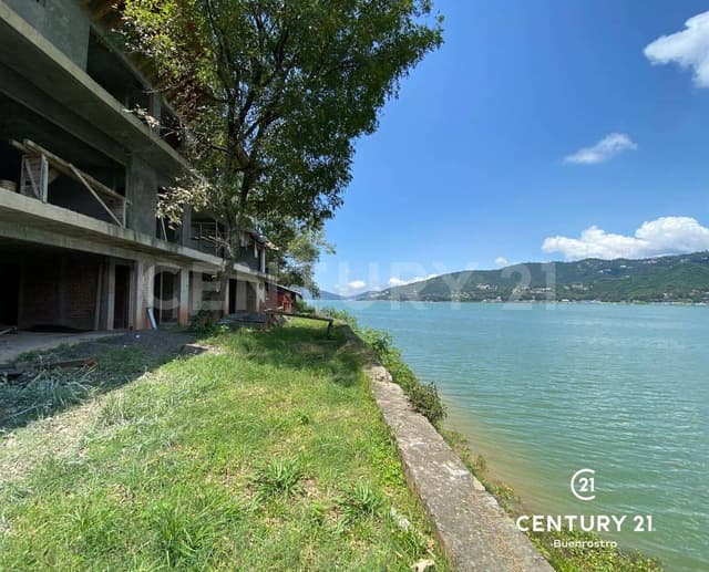 CASA NUEVA CON ACCESO AL LAGO EN SAN ANTONIO, VALLE DE BRAVO, MEXICO