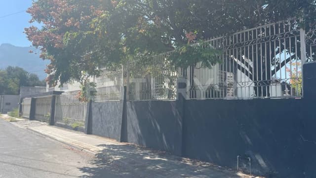 CASA EN RENTA EN COL. FUENTES DEL VALLE