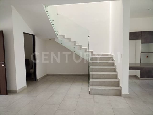 Casa SEMIEQUIPADA Nueva en VENTA en Privada en Carretera Nacional