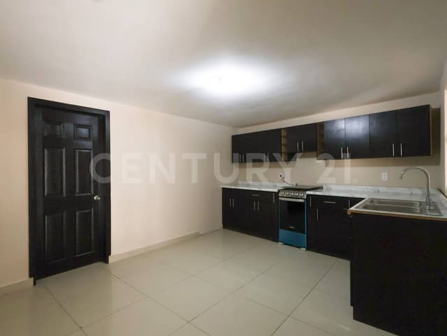 SE VENDE CASA EN JARDINES DE LA MISION