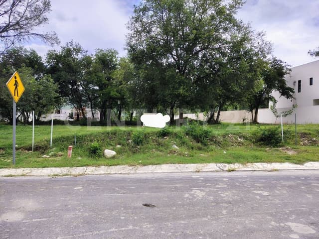 TERRENO EN RENTA EN COL. PEDREGAL DEL HUAJUCO EN SANTIAGO, N.L.