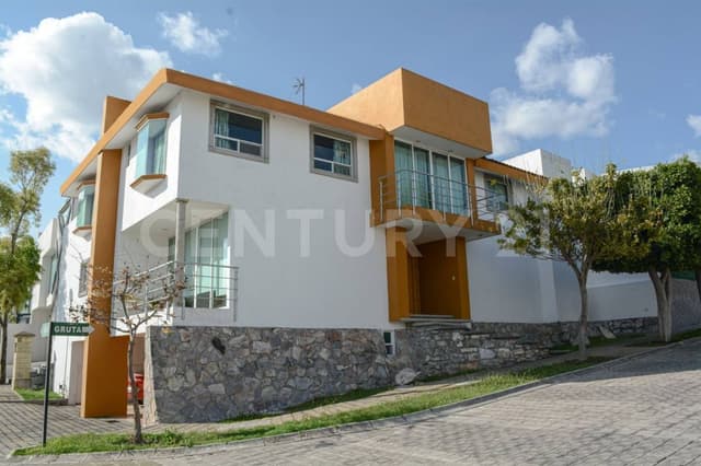 Casa en venta en Pedregal La Calera Puebla.