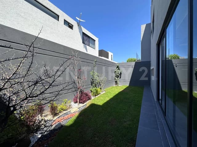 VENTA CASA 5 RECÁMARAS EN PARQUE BRUSELAS,LOMAS ANGELÓPOLIS II