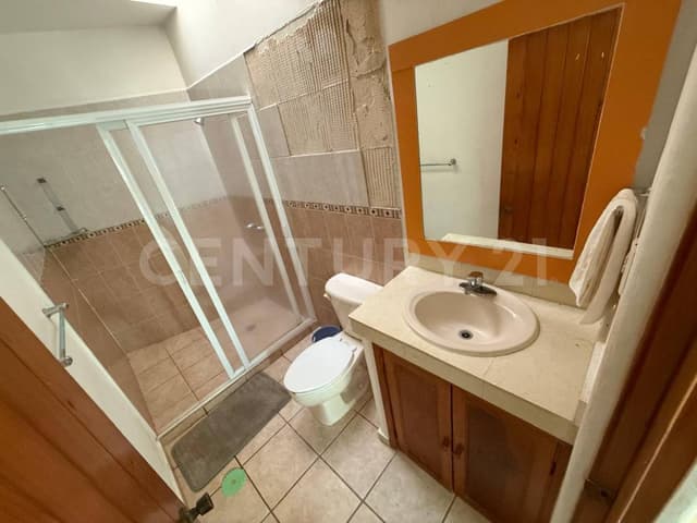 Casa amplia con gran terreno en zona consolidada SVM3025