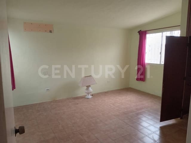 CASA EN VENTA CON 2 LOCALES EN ZONA CENTRICA DE CANCÚN