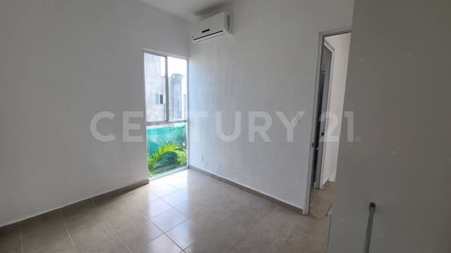 Casa de 2 rec sin muebles en renta en Las Palmas Playa del Carmen P4483