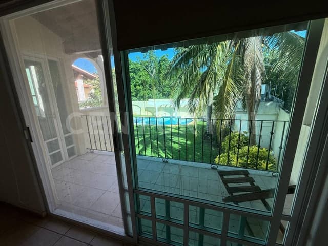 Casa amplia con gran terreno en zona consolidada SVM3025