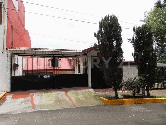 Casa en venta en Lomas de las Águilas, Álvaro Obregón, CDMX