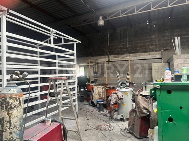 - SE VENDE PROPIEDAD EN AV. EJE CENTRAL EN CD. CUAUHTEMOC, CHIH