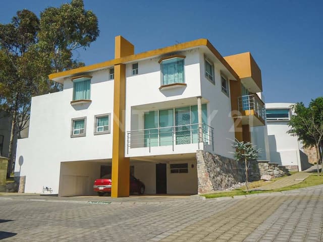 Casa en venta en Pedregal La Calera Puebla.