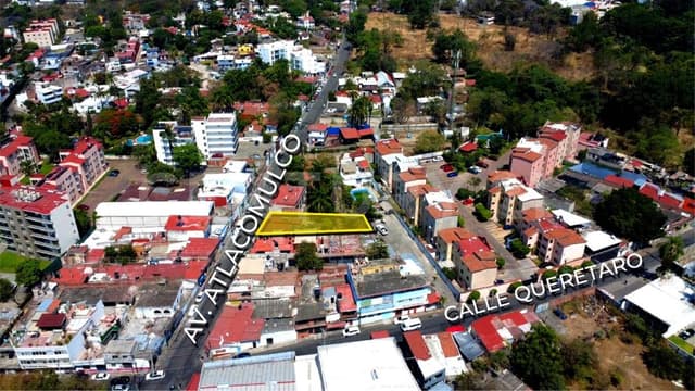 SE VENDE COMO TERRENO EN AV. ATLACOMULCO, CUERNAVACA EN $7,675 m²