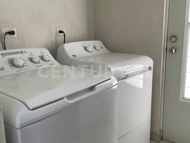 CASA EN RENTA EN ESPACIO CUMBRES