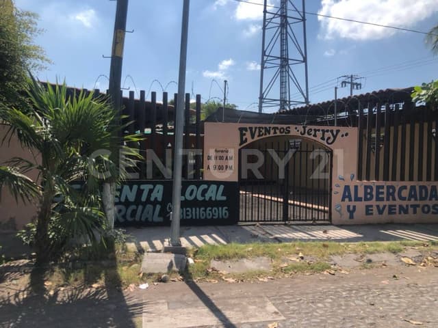 Terraza en renta local con alberca en Tecoman, Colima