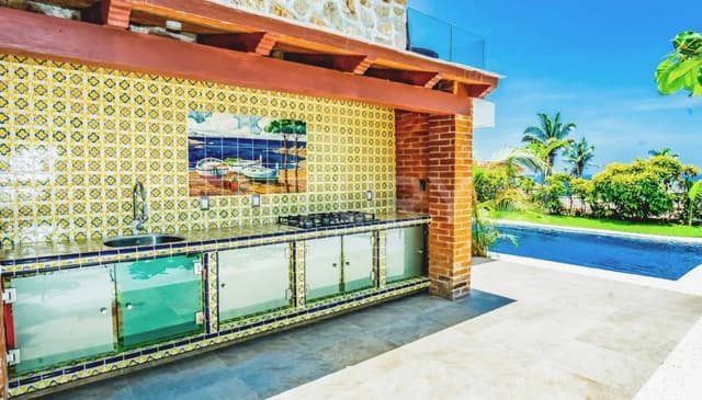CASA SOLA EN VENTA LAS PLAYAS ACAPULCO, GUERRERO.